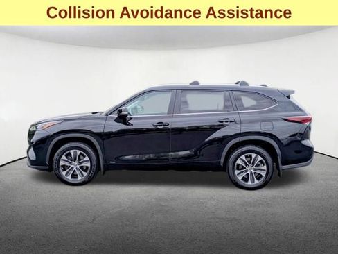 Certified 2024 Toyota Highlander XLE AWD/4WD image 10