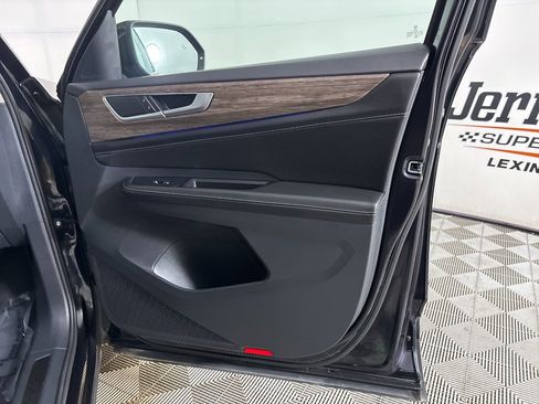 Used 2025 Volkswagen Atlas SEL image 26