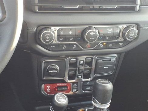 New 2026 Jeep Gladiator Rubicon w/ Safety Group AWD/4WD image 9