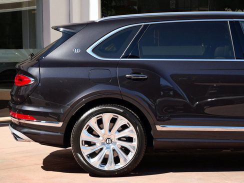 Used 2025 Bentley Bentayga Extended Wheelbase AWD/4WD image 10