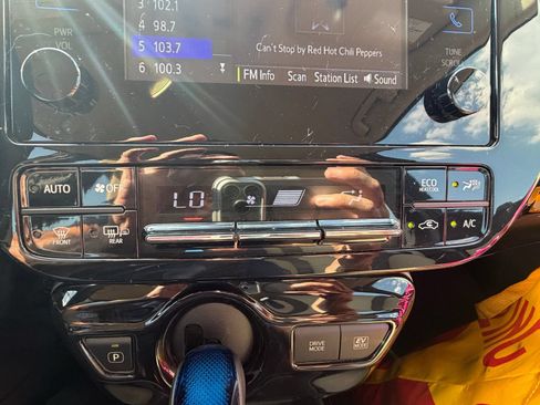 Used 2016 Toyota Prius Two FWD image 12