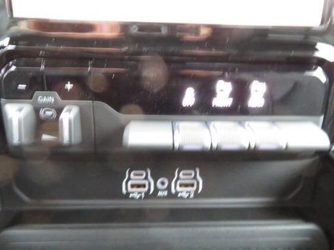 Used 2026 RAM 1500 Laramie w/ Off Road Group image 21