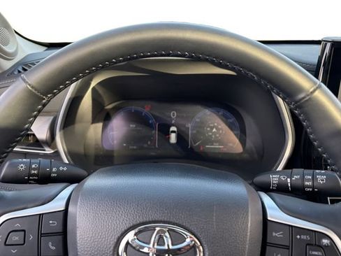 Used 2024 Toyota Highlander Limited AWD/4WD image 14