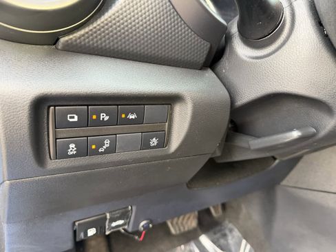 Used 2021 Nissan Kicks S image 19