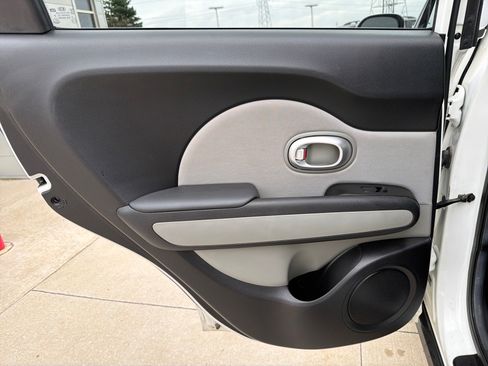 Used 2016 Kia Soul FWD image 19