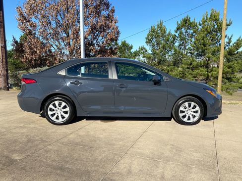 Used 2025 Toyota Corolla LE image 7