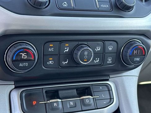 Used 2022 GMC Acadia SLT w/ Technology Package image 25