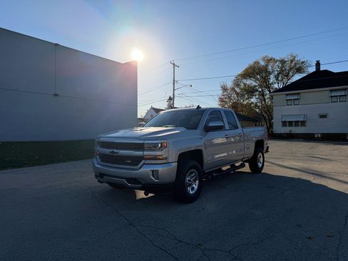 Used 2017 Chevrolet Silverado 1500 LT w/ All Star Edition AWD/4WD image 3