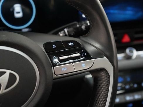 Used 2025 Hyundai Elantra SEL image 24