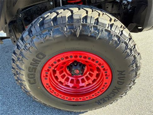 Used 2025 Jeep Wrangler Sport image 12