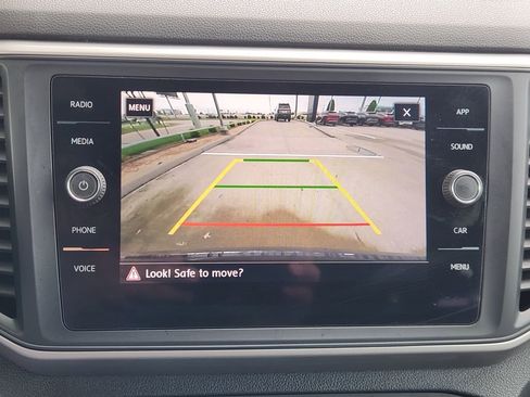 Used 2020 Volkswagen Atlas Cross Sport SE w/ Panoramic Sunroof Package FWD image 17