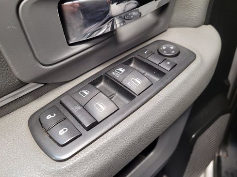 Used 2016 RAM 1500 Classic SLT RWD image 27