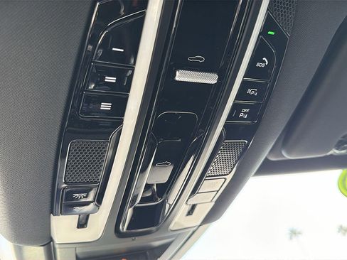 Used 2023 Porsche Cayenne AWD/4WD image 42