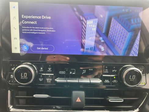 Used 2023 Toyota Highlander Limited FWD image 16