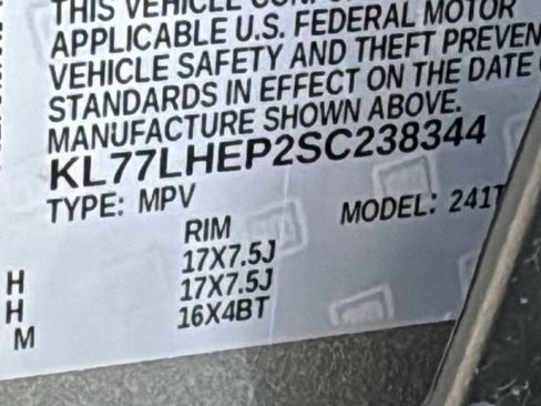 Certified 2025 Chevrolet Trax LT w/ LT Convenience Package image 31