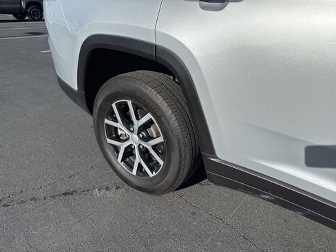 Used 2024 Jeep Grand Cherokee L Limited w/ Luxury Tech Group II image 22