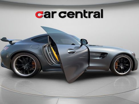 Used 2019 Mercedes-Benz AMG GT R image 8