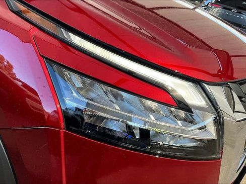 Certified 2024 Nissan Pathfinder SL image 26