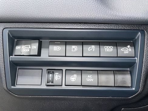 Used 2025 Toyota Sequoia SR5 image 28