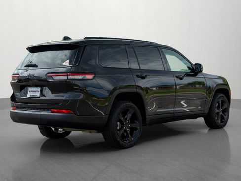 Used 2024 Jeep Grand Cherokee L Limited w/ Black Appearance Package AWD/4WD image 7