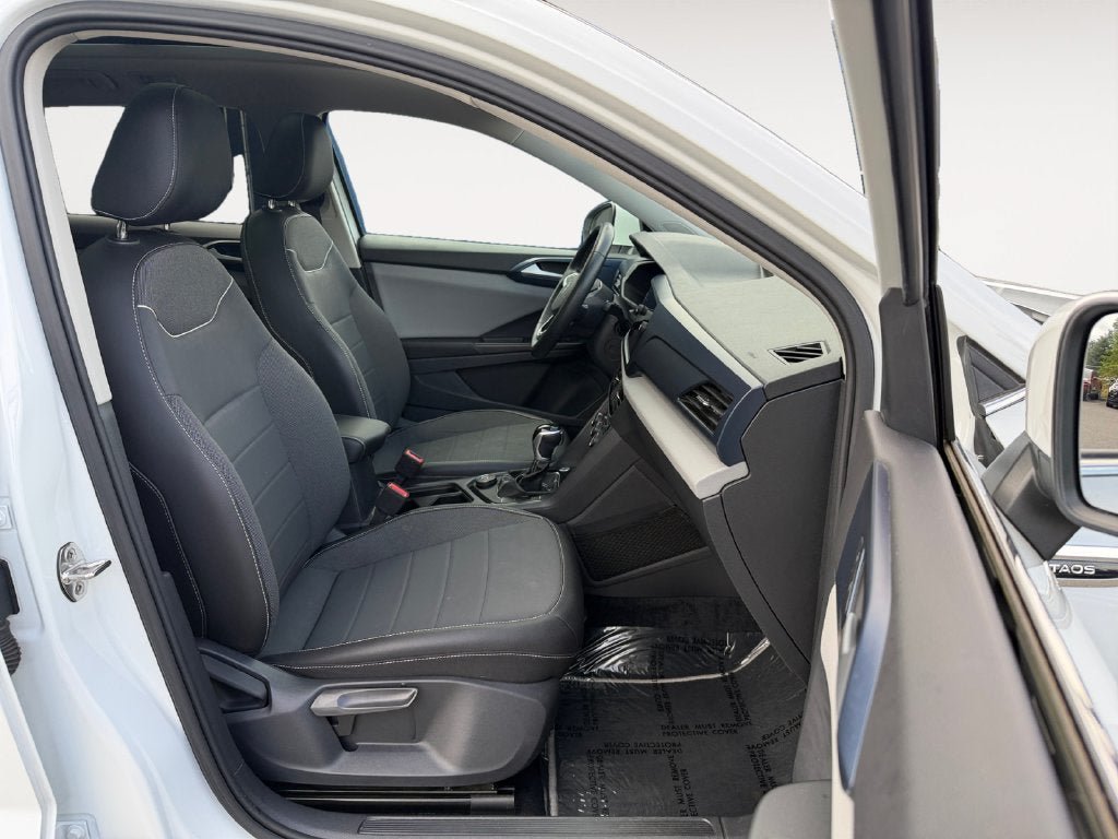 Used 2023 Volkswagen Taos SE w/ Panoramic Sunroof Package AWD/4WD image 24