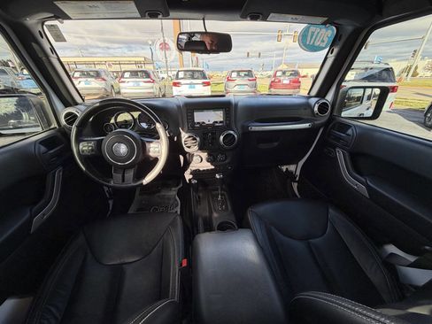 Used 2017 Jeep Wrangler Unlimited Sahara w/ Connectivity Group image 9