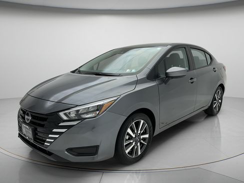 Used 2025 Nissan Versa SV FWD image 3