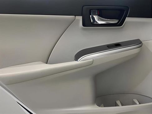 Used 2012 Toyota Camry XLE w/ Leather Pkg image 10