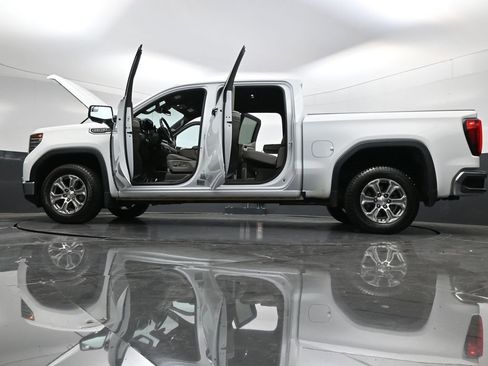 Used 2024 GMC Sierra 1500 SLT image 43