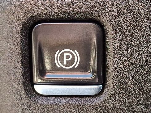 Used 2025 GMC Sierra 1500 SLT AWD/4WD image 24