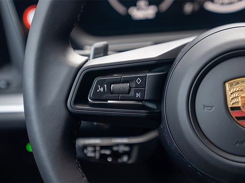 Used 2025 Porsche Cayenne S AWD/4WD image 7