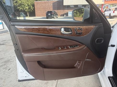 Used 2014 Hyundai Equus Signature RWD image 17