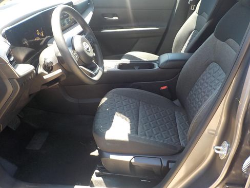 Used 2025 Nissan Kicks SV FWD image 9
