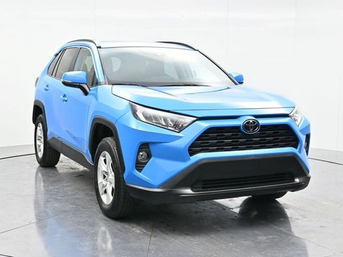 Used 2019 Toyota RAV4 XLE w/ Carpet Mat Package AWD/4WD image 3