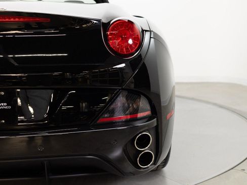 Used 2010 Ferrari California RWD image 33