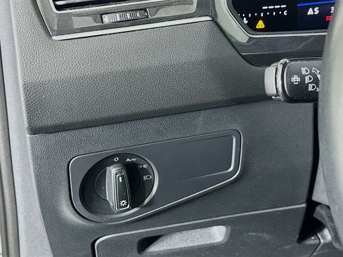 Used 2024 Volkswagen Tiguan SE image 16