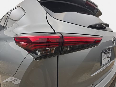 Used 2020 Toyota Highlander XLE FWD image 32