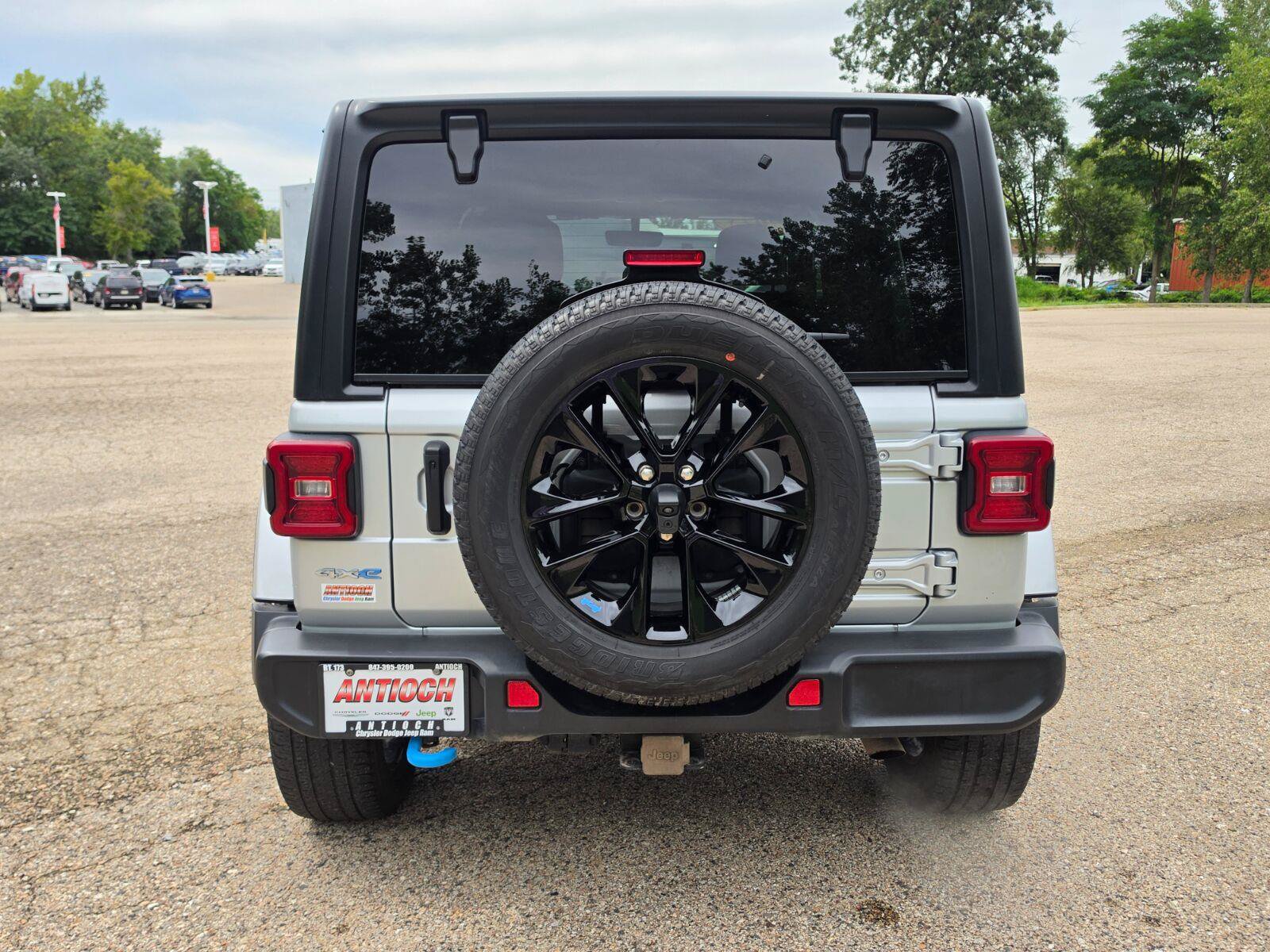 Used 2023 Jeep Wrangler Unlimited Sahara w/ Cold Weather Group AWD/4WD image 14