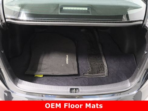 Used 2022 Toyota Corolla LE image 28