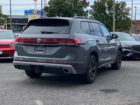 Certified 2025 Volkswagen Atlas Peak Edition SE image 2