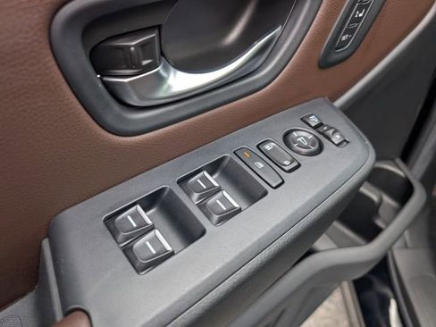 Used 2025 Honda Pilot Elite image 15