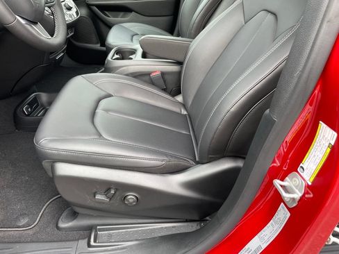 New 2026 Chrysler Pacifica Select AWD/4WD image 11
