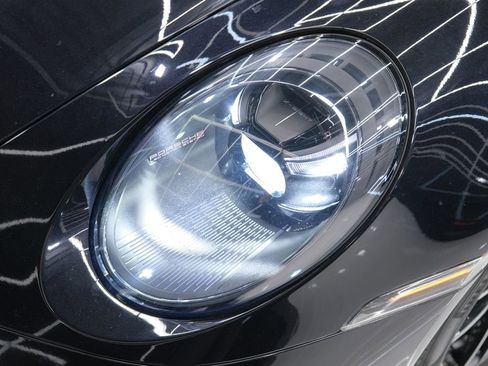 Used 2022 Porsche 911 Turbo image 36