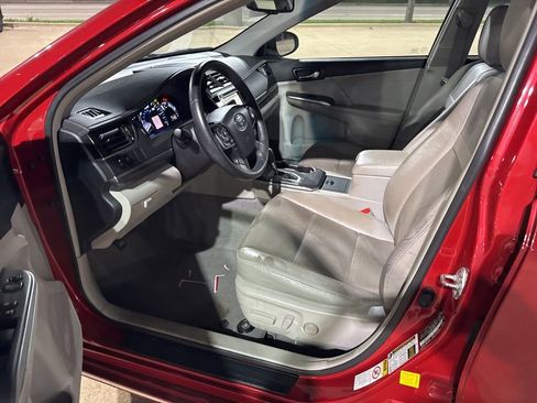 Used 2014 Toyota Camry XLE w/ Leather Package image 13
