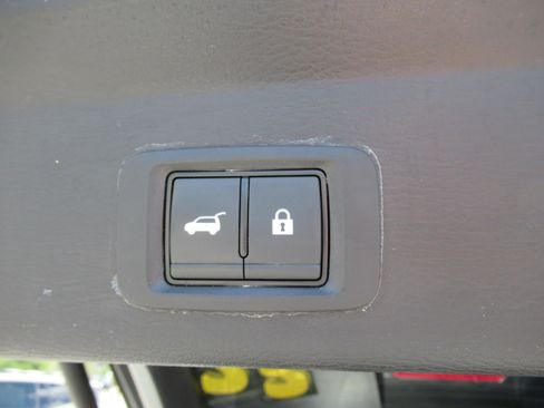 Used 2023 Mitsubishi Outlander SEL FWD image 32