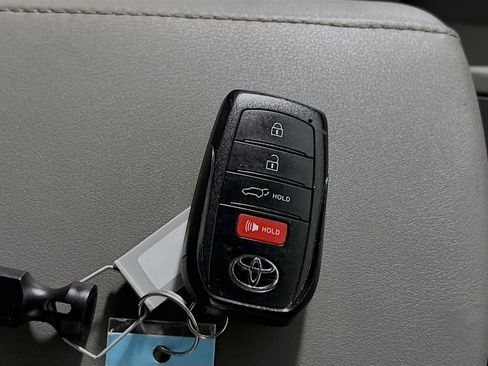 Used 2023 Toyota Venza LE image 36