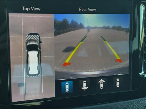 Used 2018 Chrysler Pacifica Touring-L Plus FWD image 17