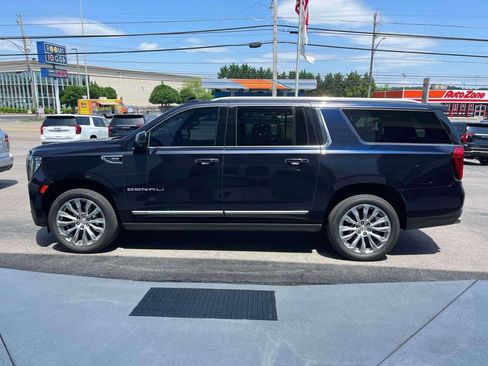 Used 2023 GMC Yukon XL Denali AWD/4WD image 6