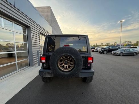 Used 2021 Jeep Wrangler Unlimited Sport AWD/4WD image 3
