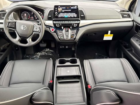 New 2026 Honda Odyssey Touring image 17
